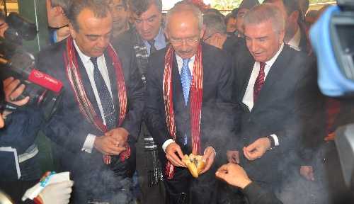 Kılıçdaroğlu, İzmir'de hamsi şölenine katıldı