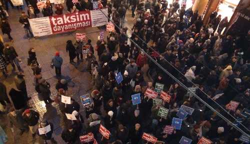 Taksim'in yayalaştırılmasını protesto edip AVM'ye saldırdılar